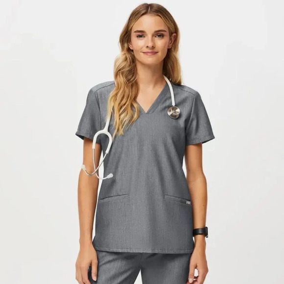 Figs Tops - NWOT FIGS Scrub Top
Casma Three-Pocket Scrub Top
Color: Graphite